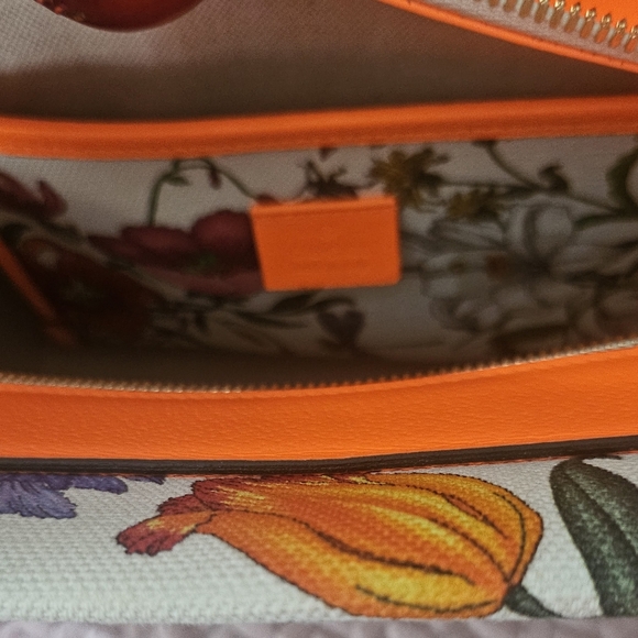 AUTHENTIC FLORAL GUCCI MED. TOTE W/ CROSSBODY w/2 COAS๐ - Picture 6 of 13